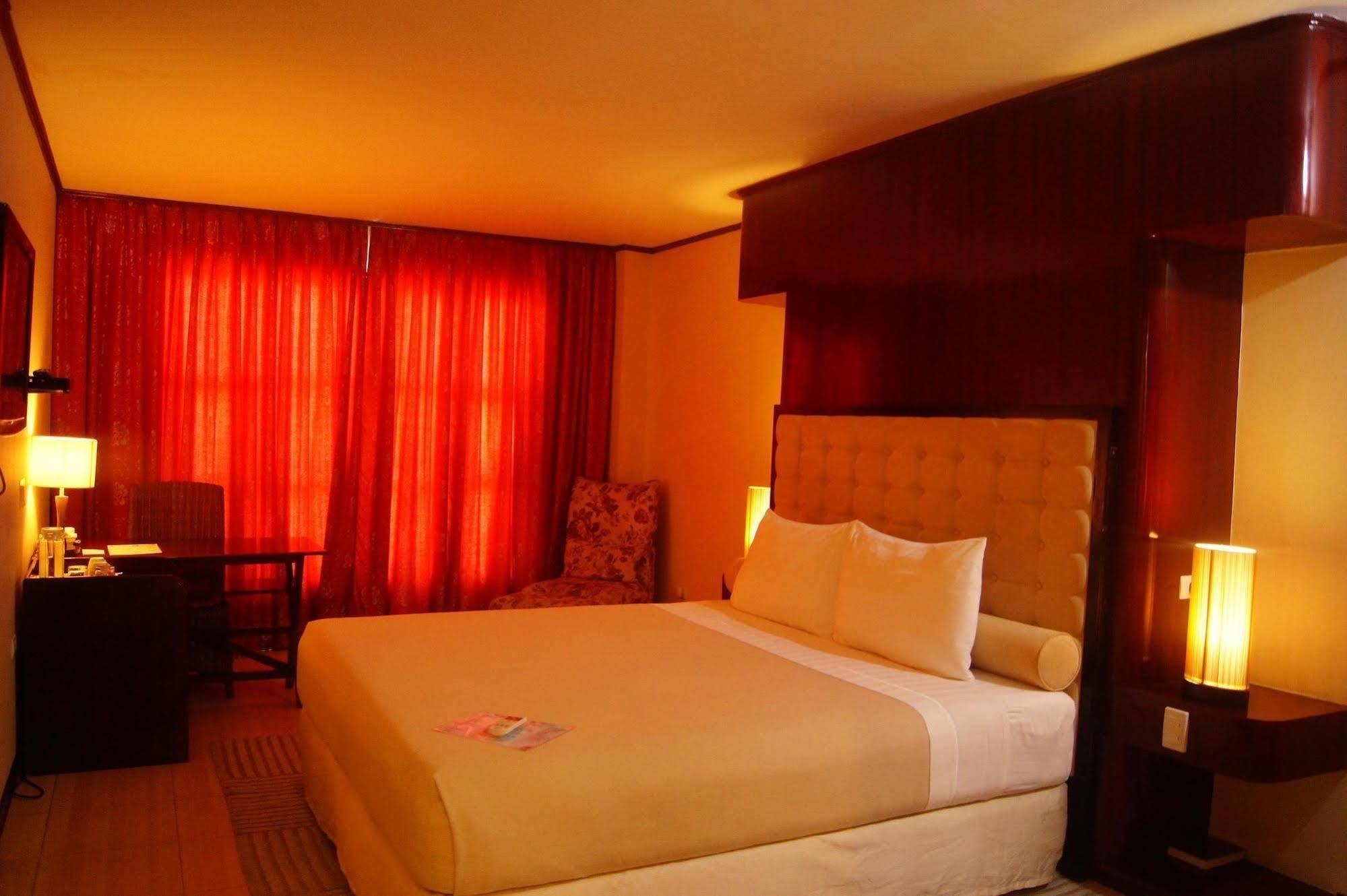 Dulcinea Hotel And Suites Мактан Экстерьер фото