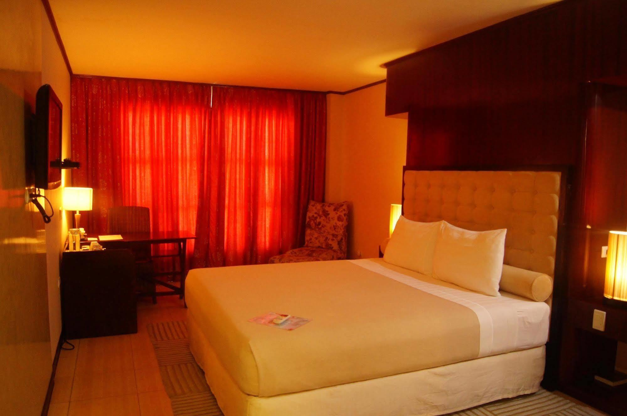 Dulcinea Hotel And Suites Мактан Экстерьер фото