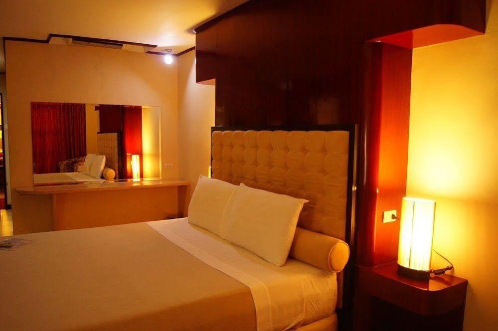 Dulcinea Hotel And Suites Мактан Экстерьер фото